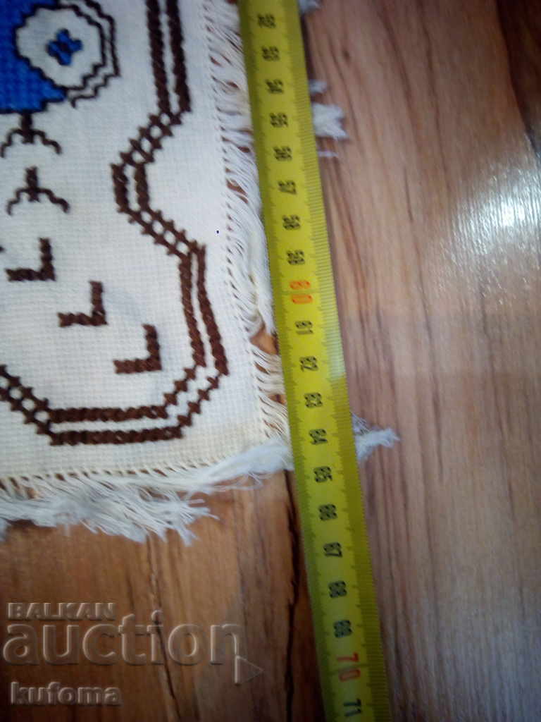 Delivery of Old handmade hand-embroidered Delivery of Old handmade hand-embroidered