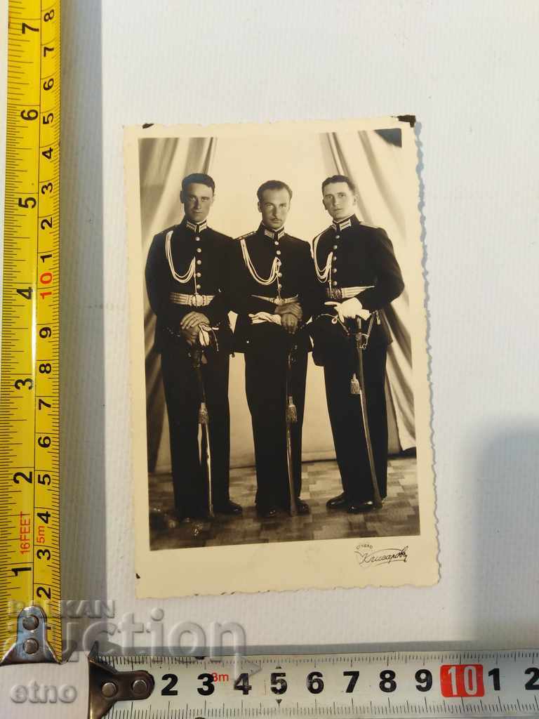 Poza de sine a lui Tsar, în poală, uniformă