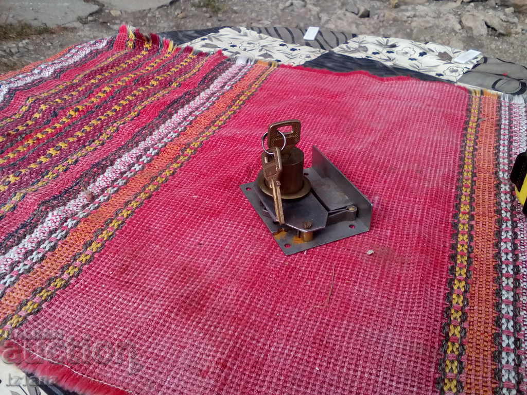 Old lock, lock with price 20.00 BGN | € 10.23 Old lock, lock with price 20.00 BGN | € 10.23