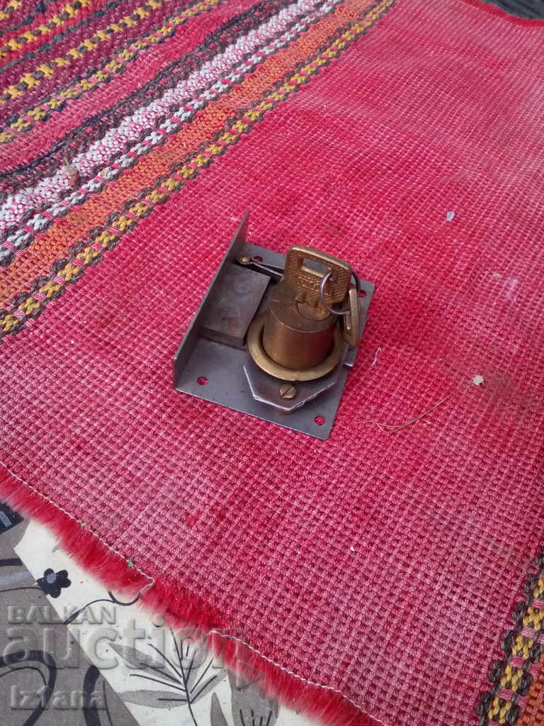 Delivery of Old lock, lock Delivery of Old lock, lock