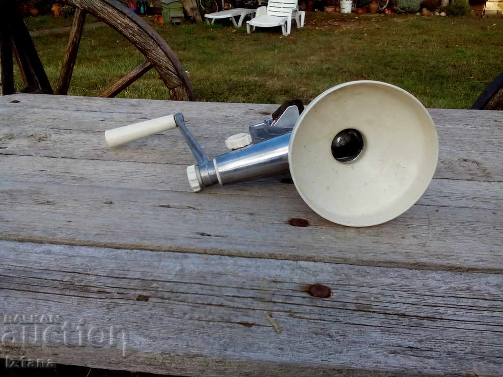 Auction Old tomato grinder, mill Auction Old tomato grinder, mill