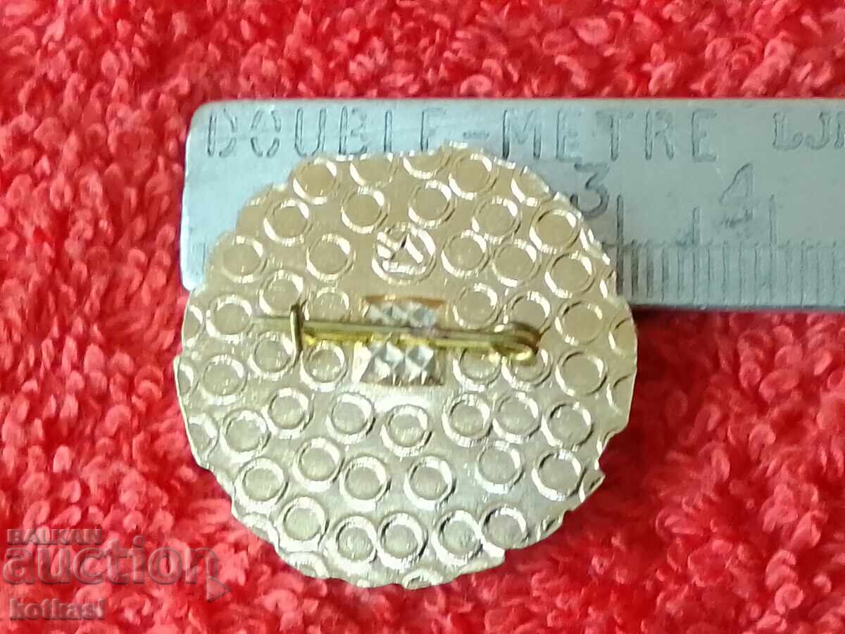 Old social badge DAYS OF THE USSR IN NRB WITH THE PARTICIPATION OF THE Ukrainian SSR 1988 with price 21.00 BGN | € 10.74 Old social badge DAYS OF THE USSR IN NRB WITH THE PARTICIPATION OF THE Ukrainian SSR 1988 with price 21.00 BGN | € 10.74