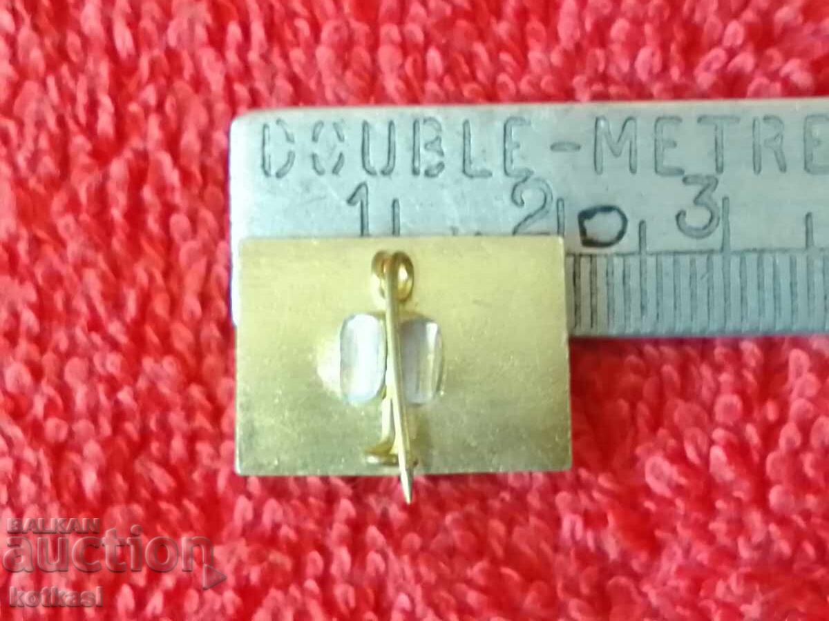 Old Georgi Dimitrov badge, excellent with price 5.50 BGN | € 2.81 Old Georgi Dimitrov badge, excellent with price 5.50 BGN | € 2.81