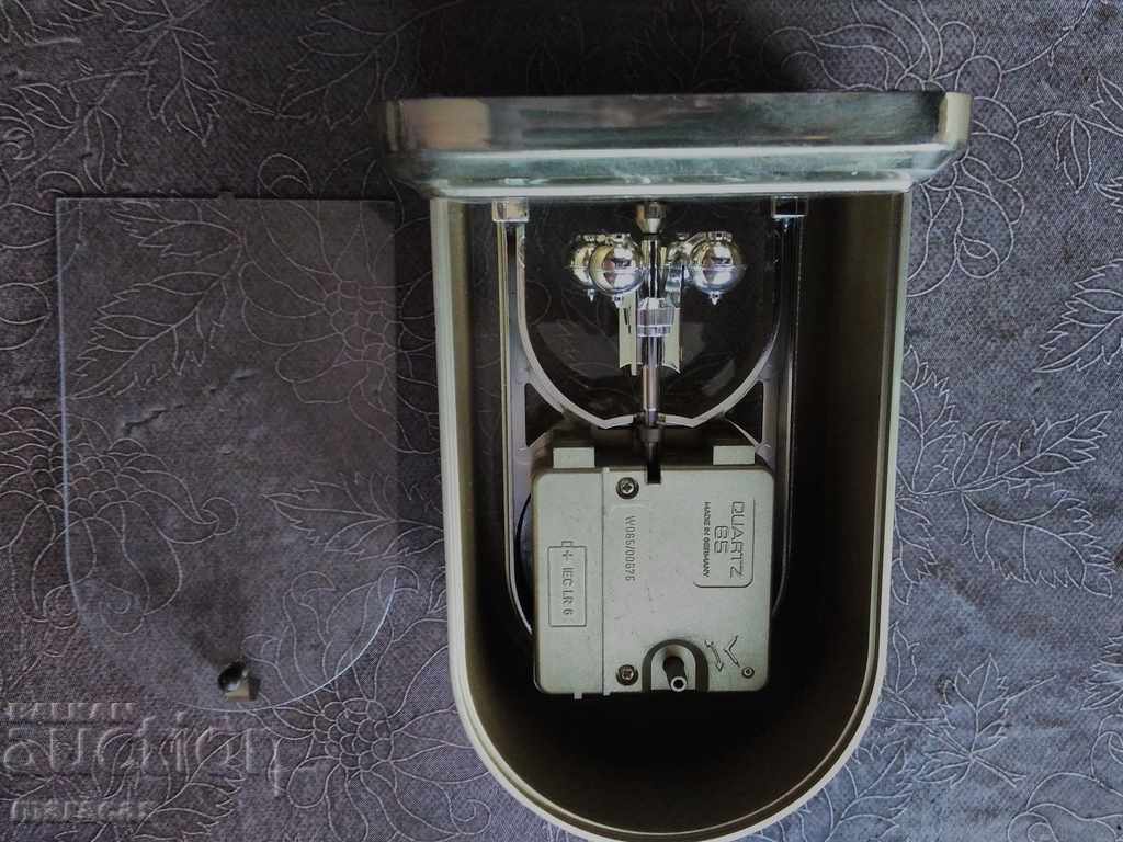 Германски електр.настолен часовник с цена € 15.00 | 29.34 лв.