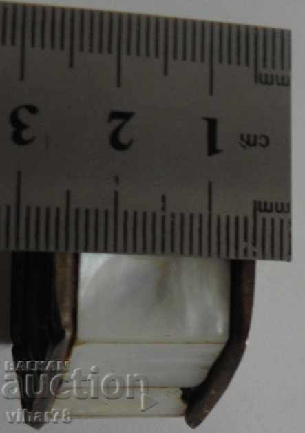 Auction SMALL BOX OF MOTHER OF PEARL Auction SMALL BOX OF MOTHER OF PEARL