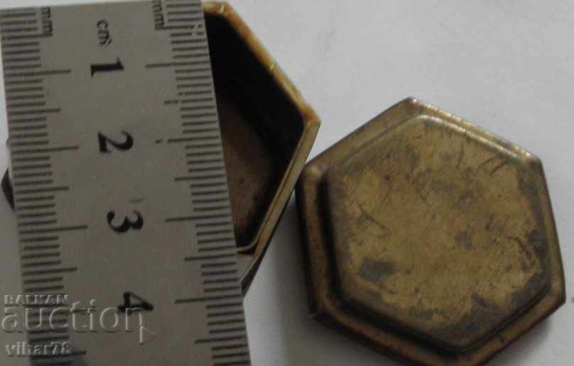 Delivery of SMALL BOX OF MOTHER OF PEARL Delivery of SMALL BOX OF MOTHER OF PEARL