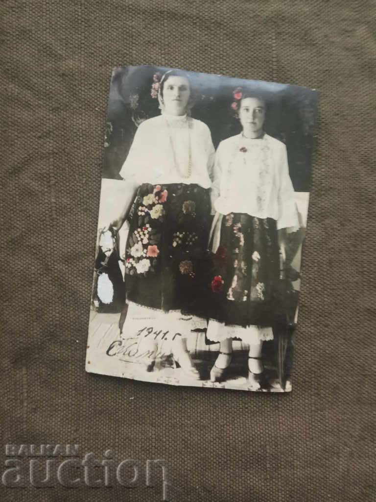 Skopje 10 V 1941 - women in costumes
