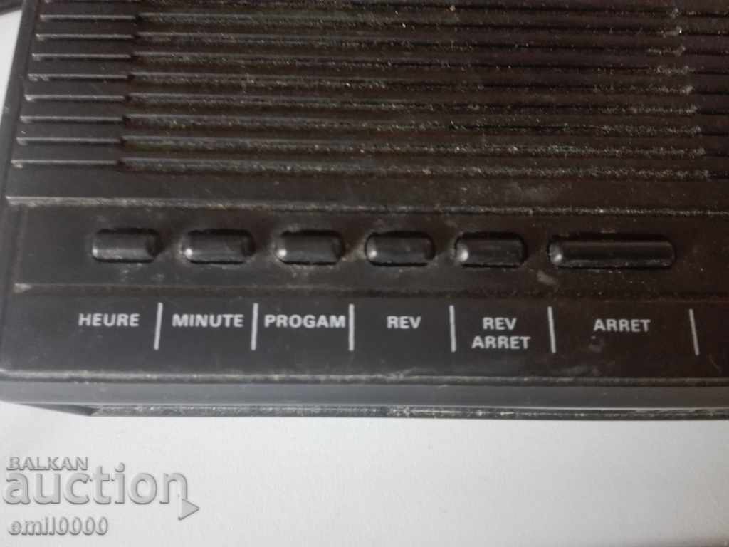 Delivery of Old radio alarm clock