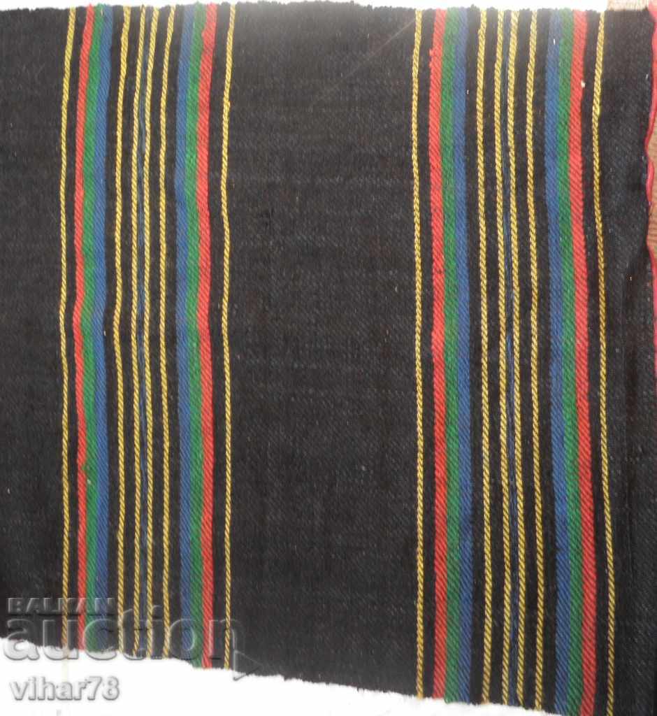 Un vechi drum lung de covor cu preț 39.99 BGN | € 20.45 Un vechi drum lung de covor cu preț 39.99 BGN | € 20.45