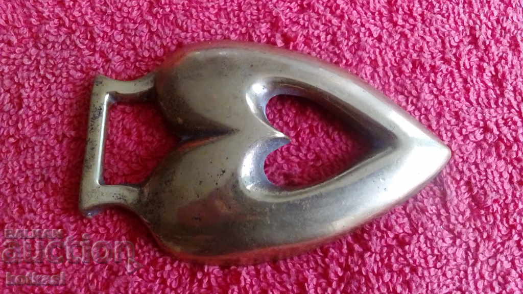 Старо масивно бронзово пано украшение фигура Сърце с цена 12.50 лв. | € 6.39 Старо масивно бронзово пано украшение фигура Сърце с цена 12.50 лв. | € 6.39