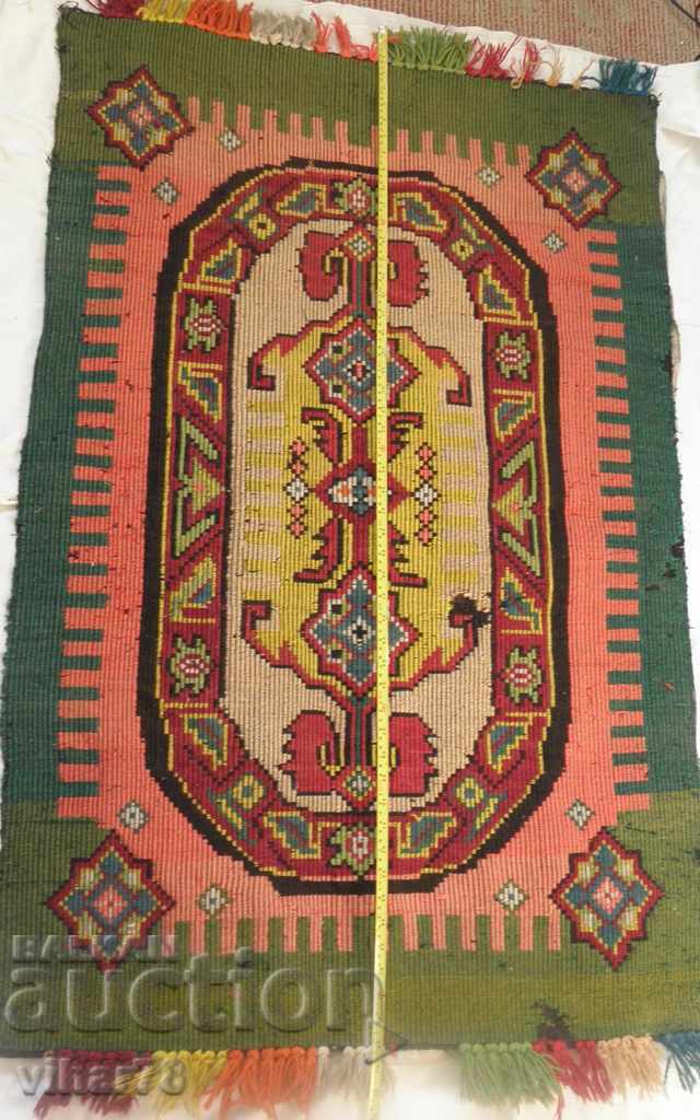 Auction Old wall-path rug Auction Old wall-path rug