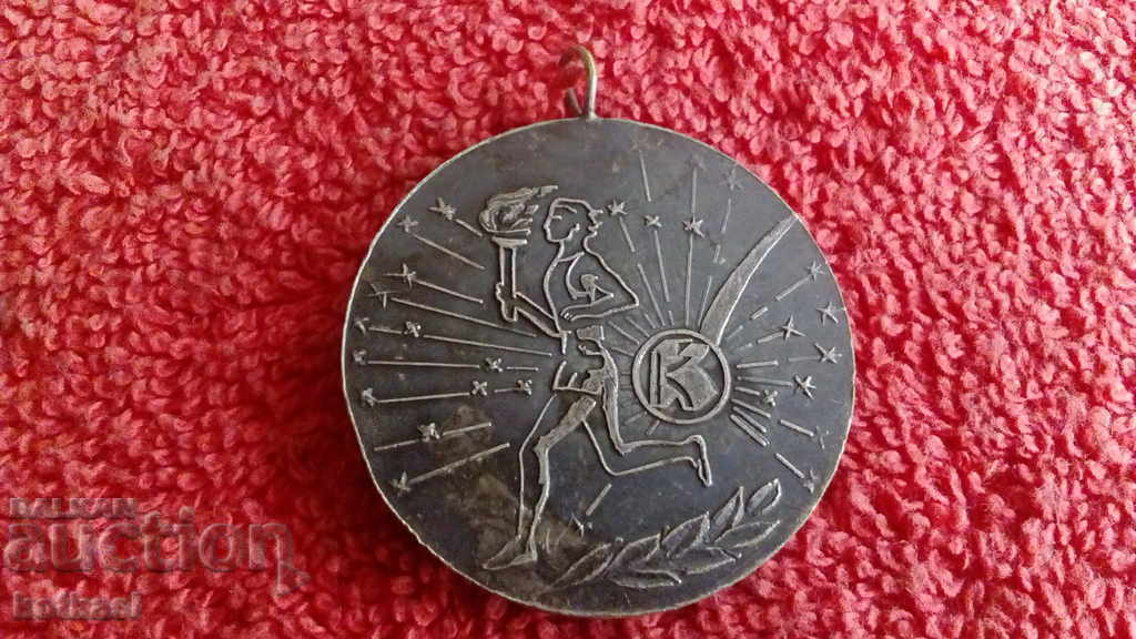 Livrarea Medalie metal veche K torta foc cruce 1960 Atletism
