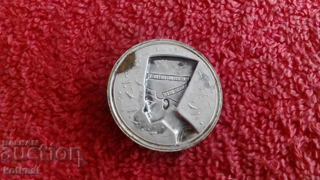 Delivery of Metal silver panel figure NEFERTTITE Egypt Delivery of Metal silver panel figure NEFERTTITE Egypt