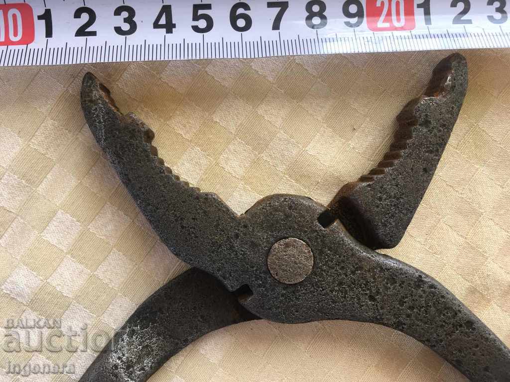 SPEAKERS SPECIAL OLD MASSIVE WROUGHT IRON with price 23.00 BGN | € 11.76 SPEAKERS SPECIAL OLD MASSIVE WROUGHT IRON with price 23.00 BGN | € 11.76