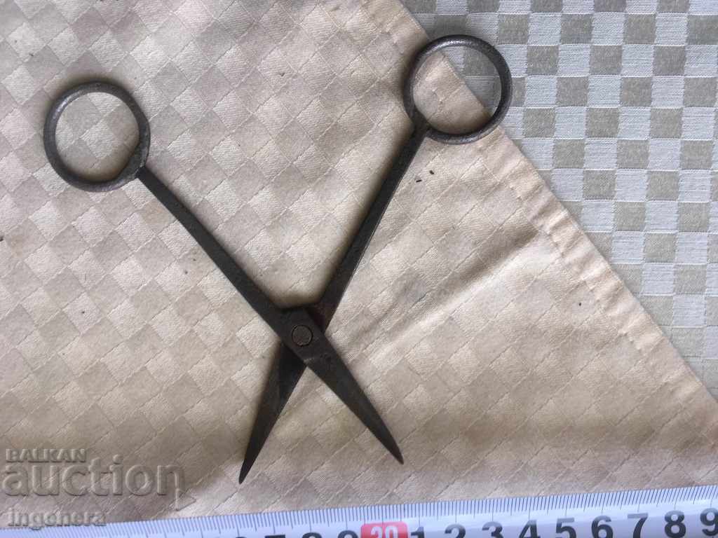 Auction SCISSORS FOR COLLECTION OLD MODEL-2 PCS Auction SCISSORS FOR COLLECTION OLD MODEL-2 PCS