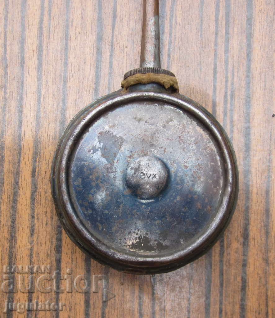 Δημοπρασία μεγάλο παλιό λιπαντικό λαδιού κινητήρα EVX Δημοπρασία μεγάλο παλιό λιπαντικό λαδιού κινητήρα EVX