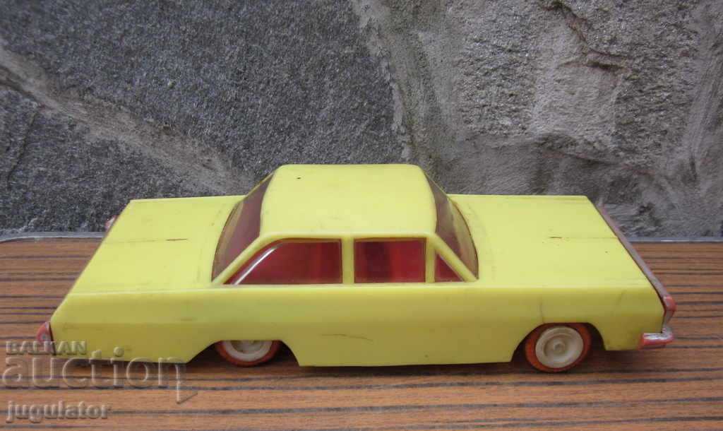 Auction old Bulgarian big plastic toy wheelbarrow Auction old Bulgarian big plastic toy wheelbarrow