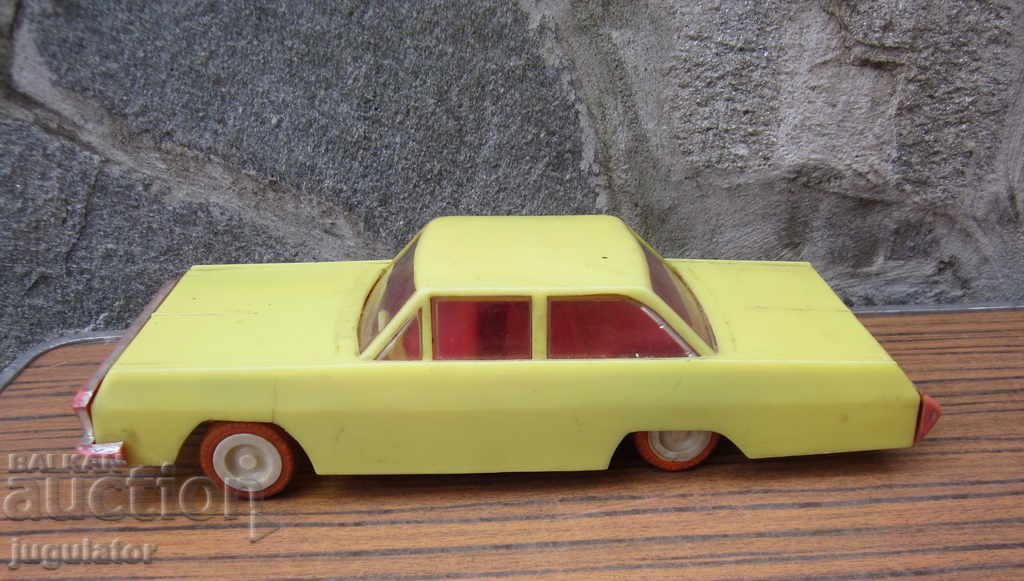 Delivery of old Bulgarian big plastic toy wheelbarrow Delivery of old Bulgarian big plastic toy wheelbarrow