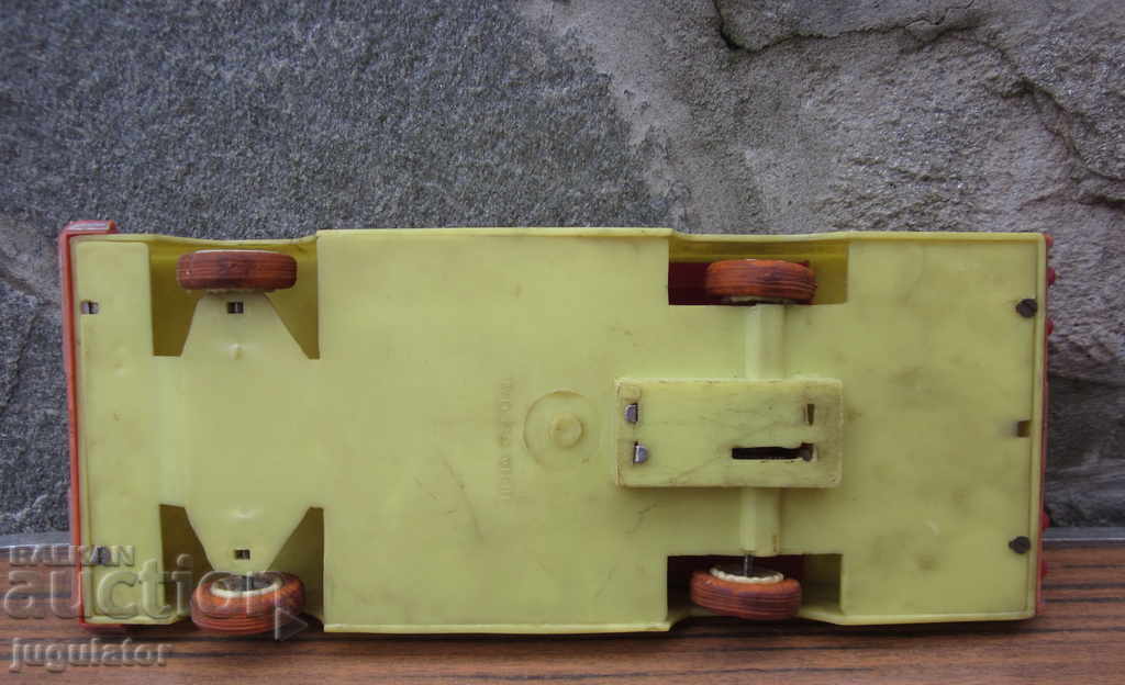 old Bulgarian big plastic toy wheelbarrow - 6 old Bulgarian big plastic toy wheelbarrow - 6