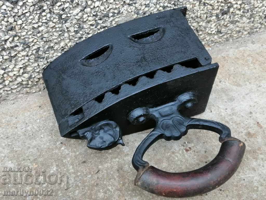 fier vechi de pe foc cu preț 69.00 BGN | € 35.28 fier vechi de pe foc cu preț 69.00 BGN | € 35.28