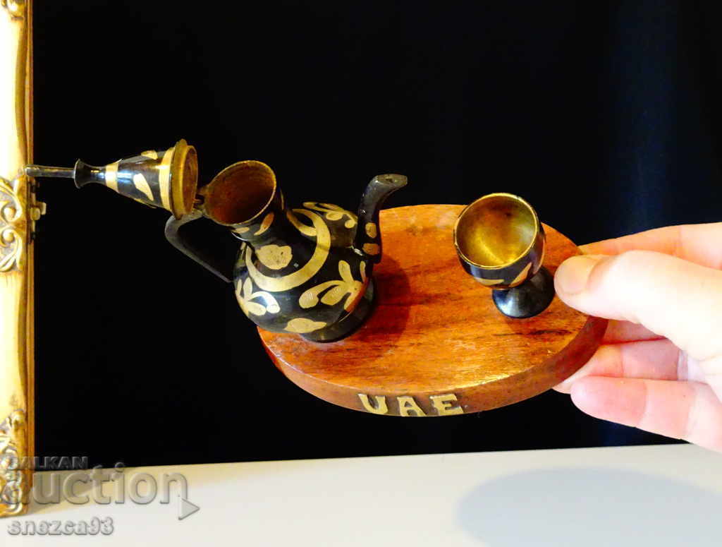 Παράδοση Χάλκινο μελανοδοχείο, Βρετανική Ινδία, επίχρυσος. Παράδοση Χάλκινο μελανοδοχείο, Βρετανική Ινδία, επίχρυσος.