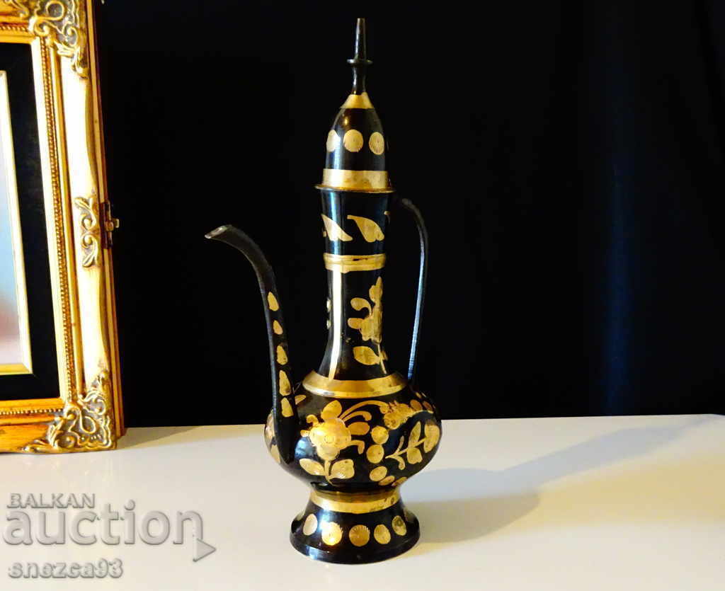 Licitație Urcior de bronz, aurire. Licitație Urcior de bronz, aurire.