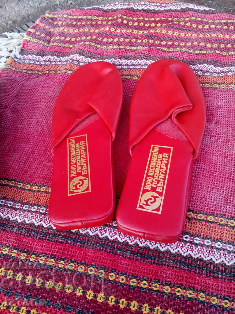 Livrarea Papuci vechi, papuci