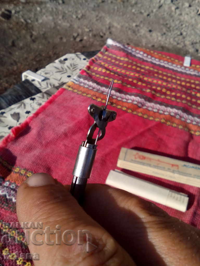 An old tool for catching stitches - 5 An old tool for catching stitches - 5