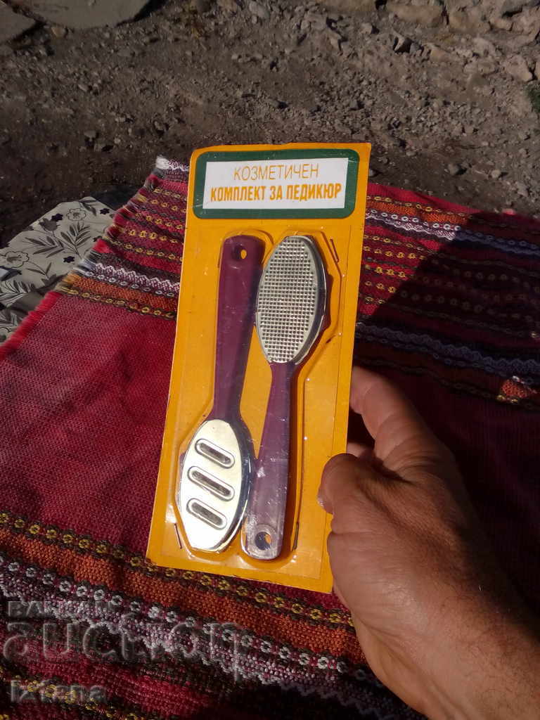 Old cosmetic pedicure kit with price 15.00 BGN | € 7.67 Old cosmetic pedicure kit with price 15.00 BGN | € 7.67