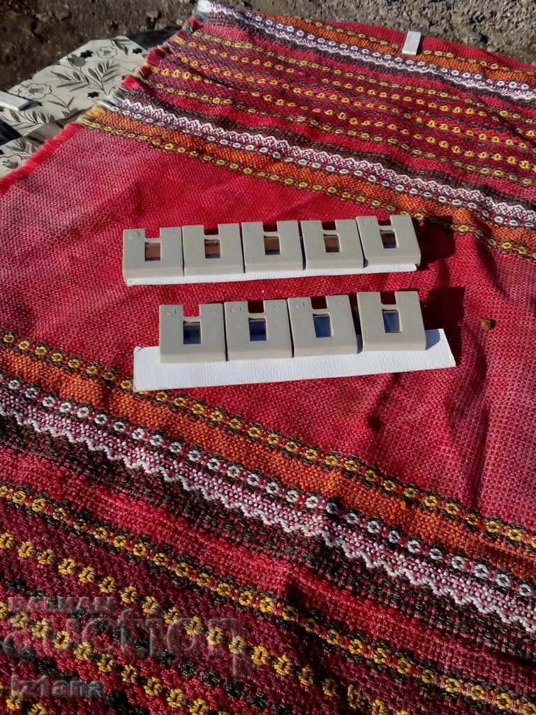 Old plastic laundry clips with price 15.00 BGN | € 7.67 Old plastic laundry clips with price 15.00 BGN | € 7.67