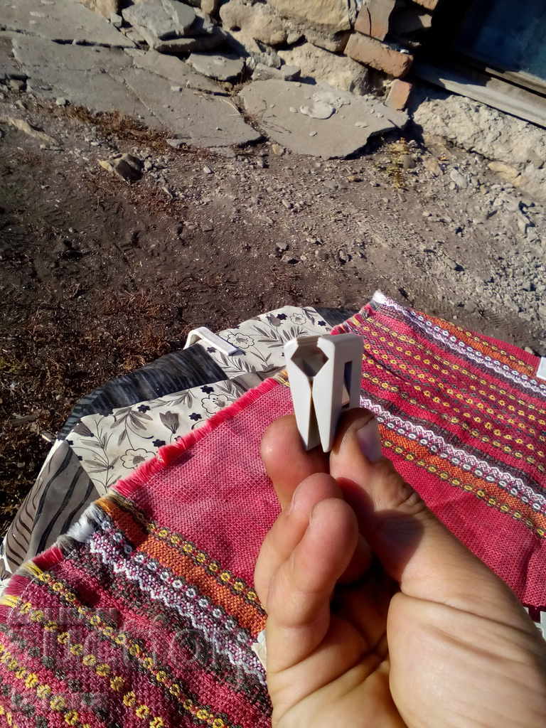 Delivery of Old plastic laundry clips Delivery of Old plastic laundry clips