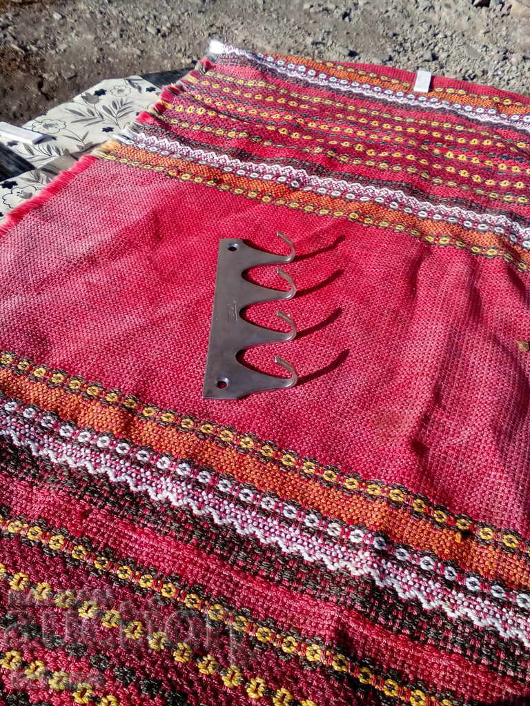 Παλιά μαχαιροπίρουνα, πετσέτες με τιμή 10.00 BGN | € 5.11 Παλιά μαχαιροπίρουνα, πετσέτες με τιμή 10.00 BGN | € 5.11