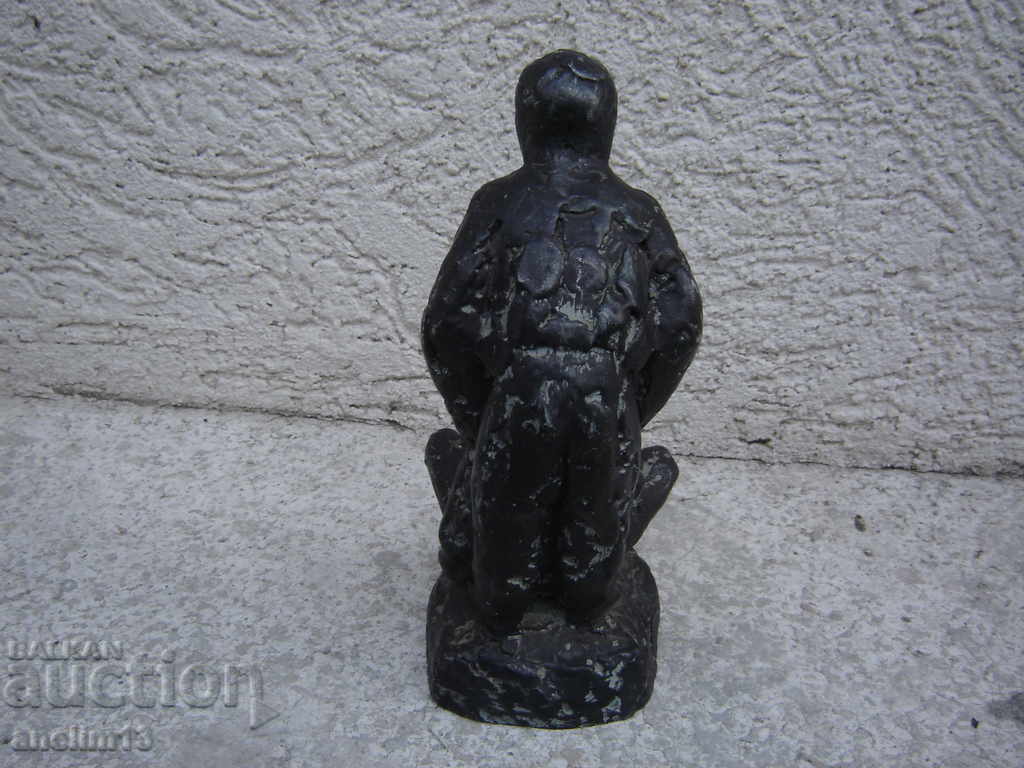 FIGURE STATUETTE - 5