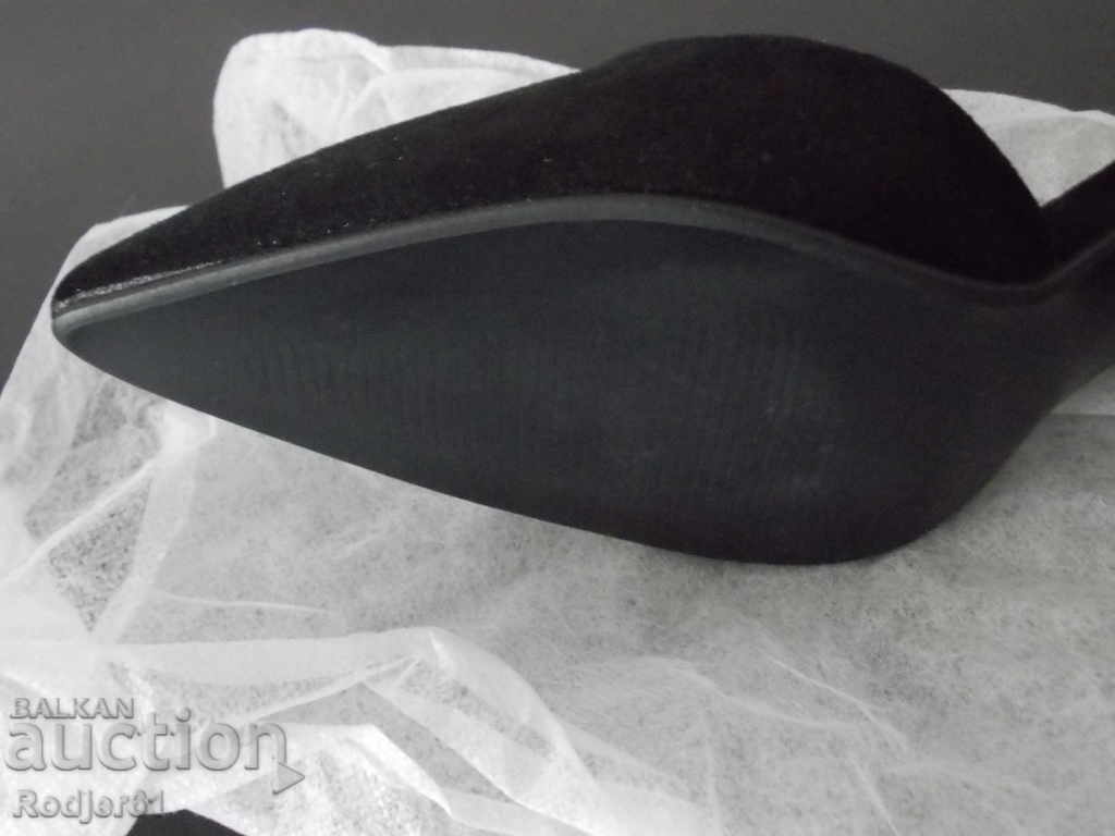 Delivery of clothes - formal ladies shoes Delivery of clothes - formal ladies shoes