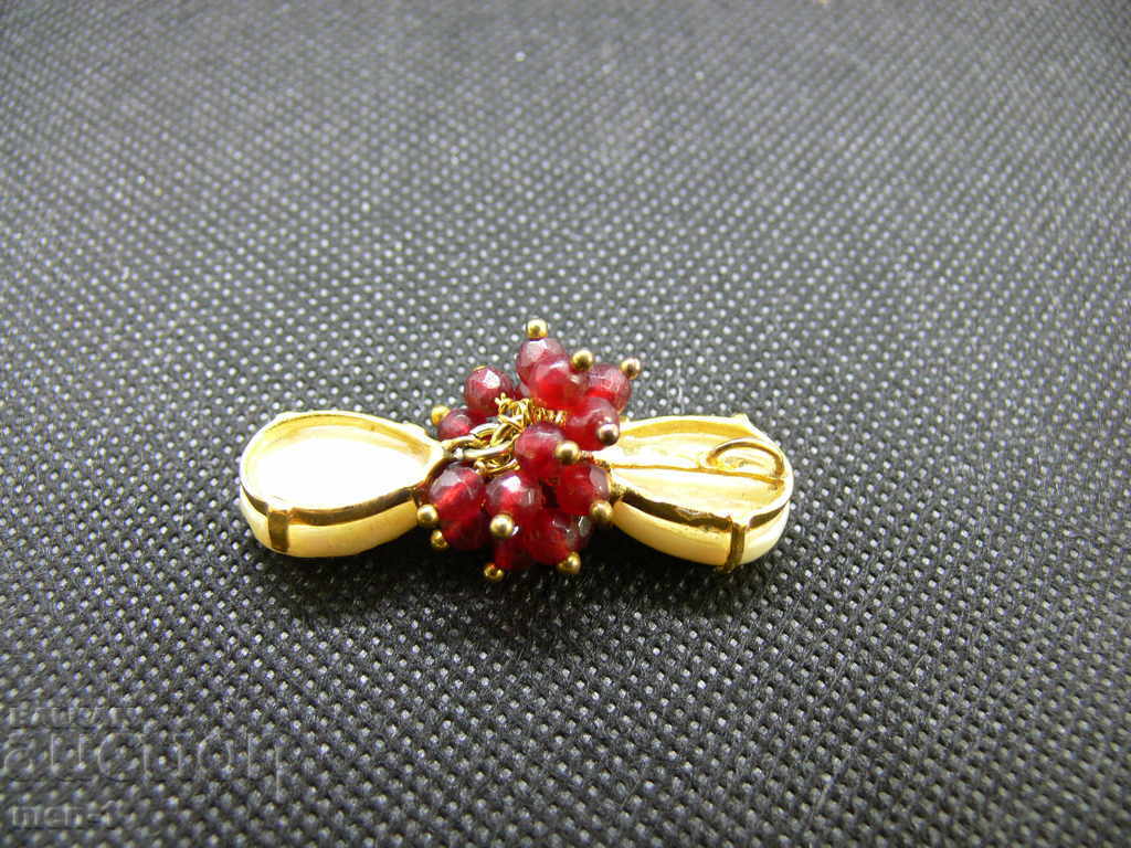 Auction Ruby pendant Auction Ruby pendant
