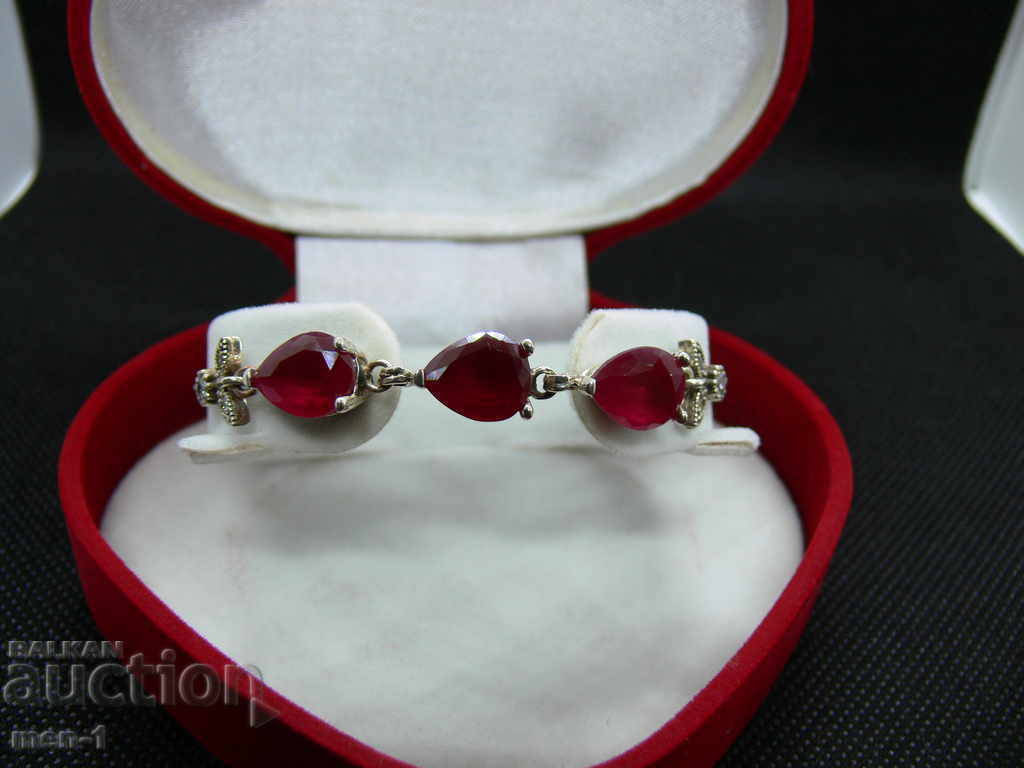 Доставка на Сребърна гривна с рубини