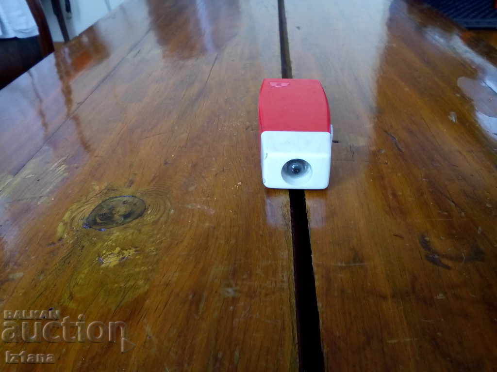 Παλιό επαναφορτιζόμενο φακό με τιμή 15.00 BGN | € 7.67 Παλιό επαναφορτιζόμενο φακό με τιμή 15.00 BGN | € 7.67