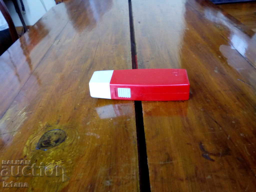 Δημοπρασία Παλιό επαναφορτιζόμενο φακό Δημοπρασία Παλιό επαναφορτιζόμενο φακό