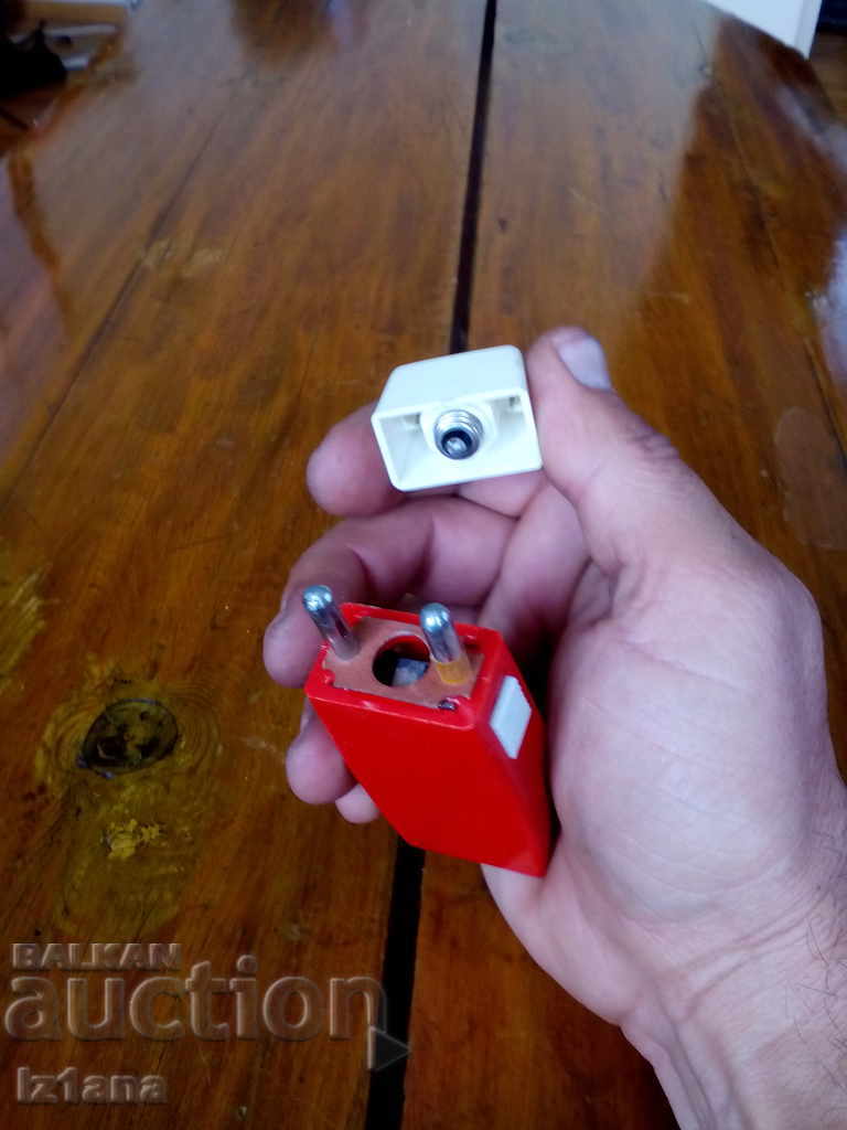 Παλιό επαναφορτιζόμενο φακό - 5 Παλιό επαναφορτιζόμενο φακό - 5