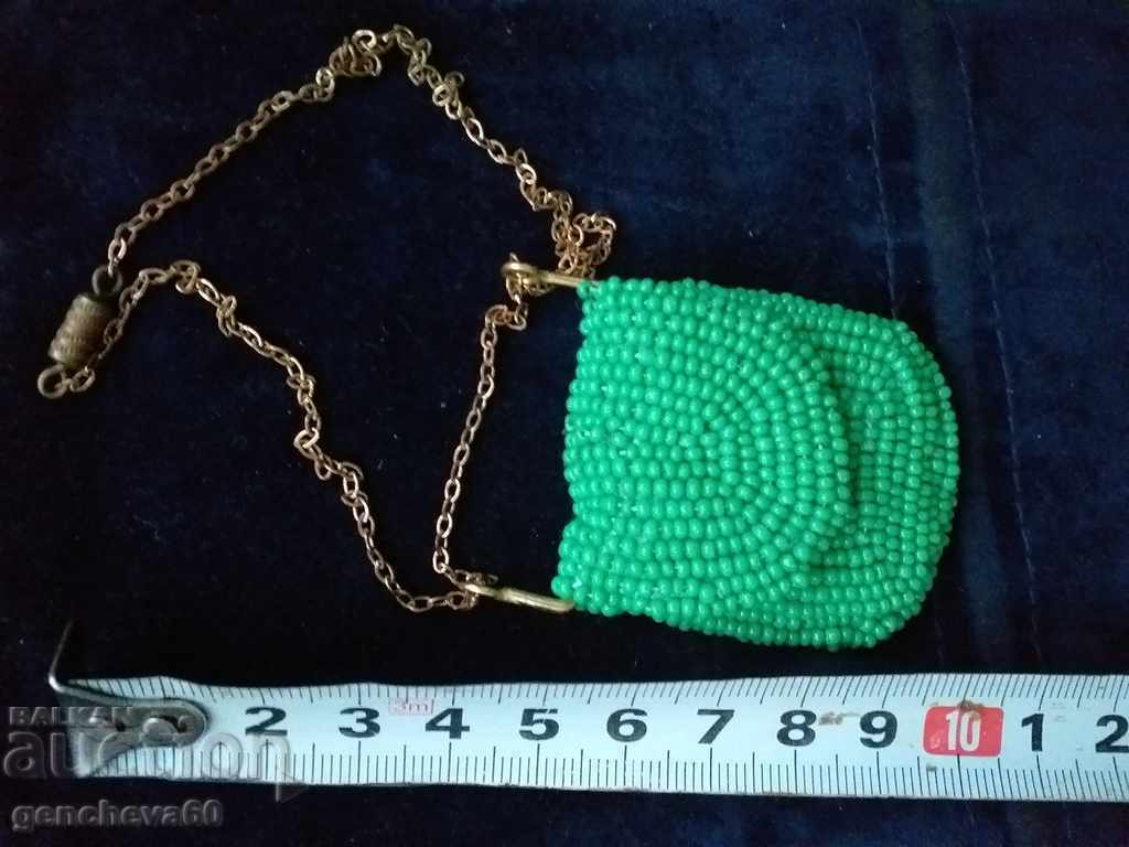 Auction UNIQUE!!! Beaded handbag, gold-toned chain jewelry Auction UNIQUE!!! Beaded handbag, gold-toned chain jewelry