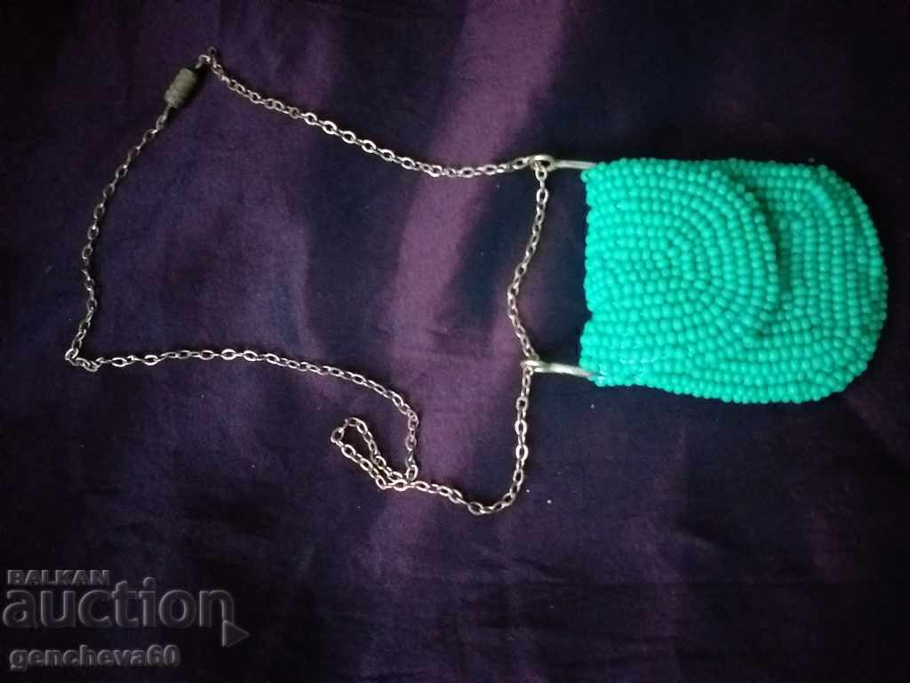 Delivery of UNIQUE!!! Beaded handbag, gold-toned chain jewelry Delivery of UNIQUE!!! Beaded handbag, gold-toned chain jewelry