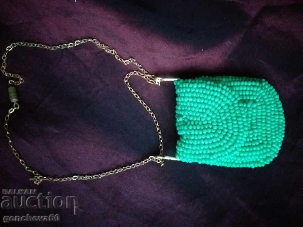UNIQUE!!! Beaded handbag, gold-toned chain jewelry UNIQUE!!! Beaded handbag, gold-toned chain jewelry