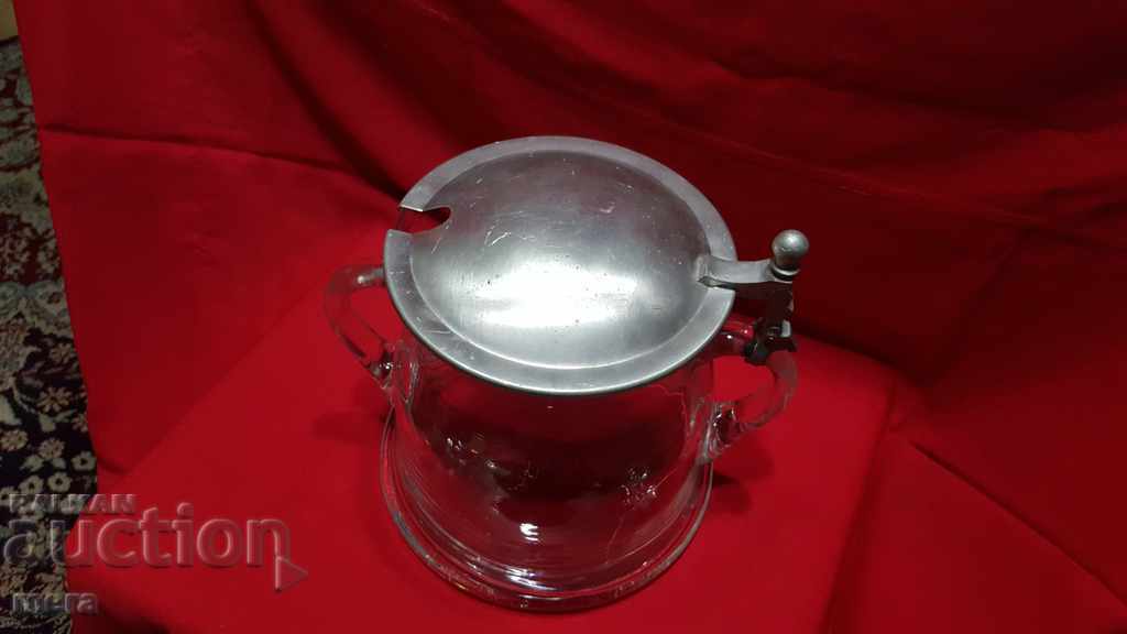 Delivery of Large glass container with metal lid Delivery of Large glass container with metal lid