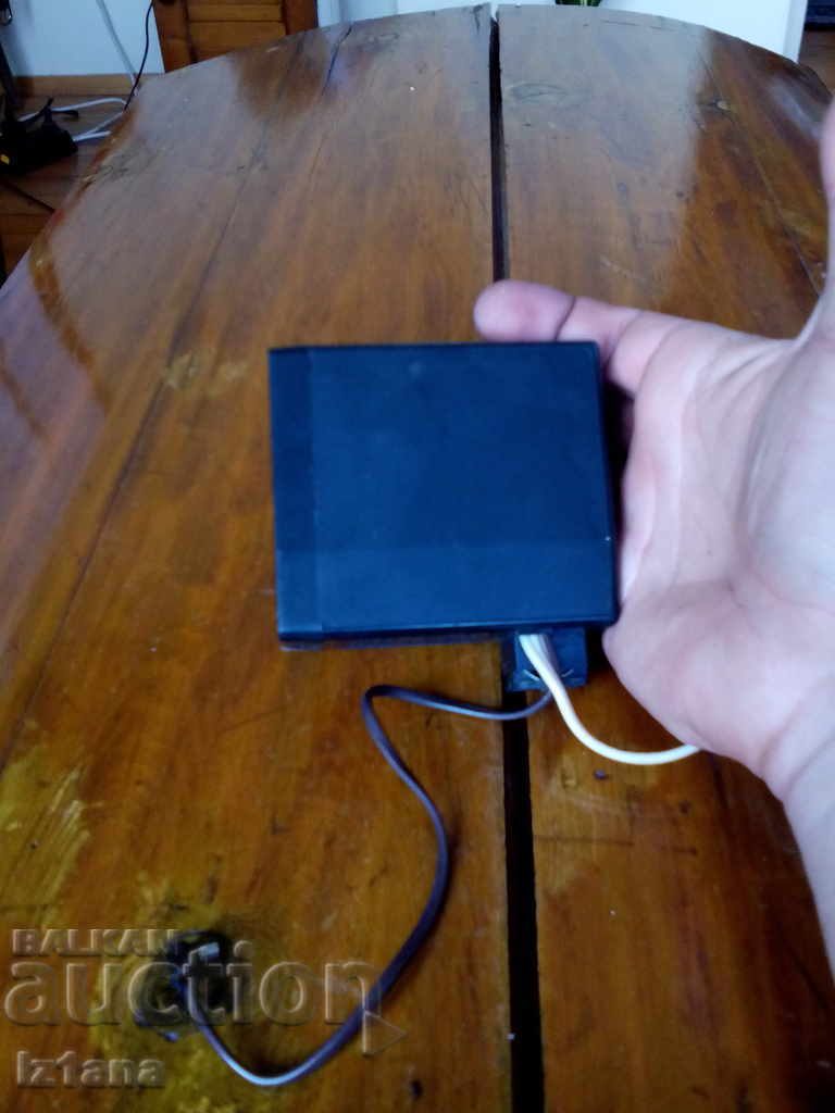 Delivery of Old camera flash