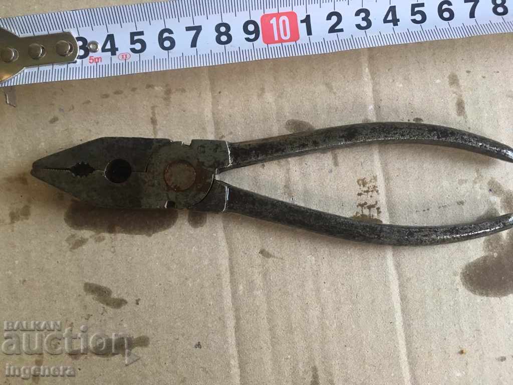 UNIVERSAL Pliers WITHOUT LOFT OLD with price 7.00 BGN | € 3.58 UNIVERSAL Pliers WITHOUT LOFT OLD with price 7.00 BGN | € 3.58