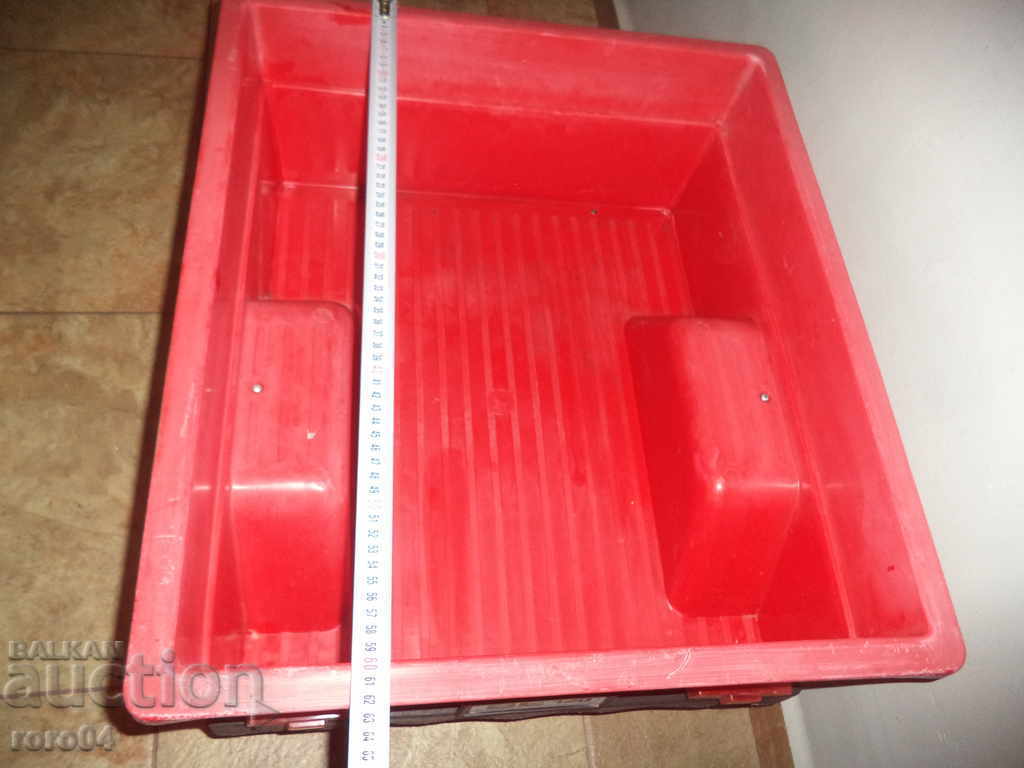 Auction  HUGE OLD PLASTIC CHILD TRAILER - EXCELLENT