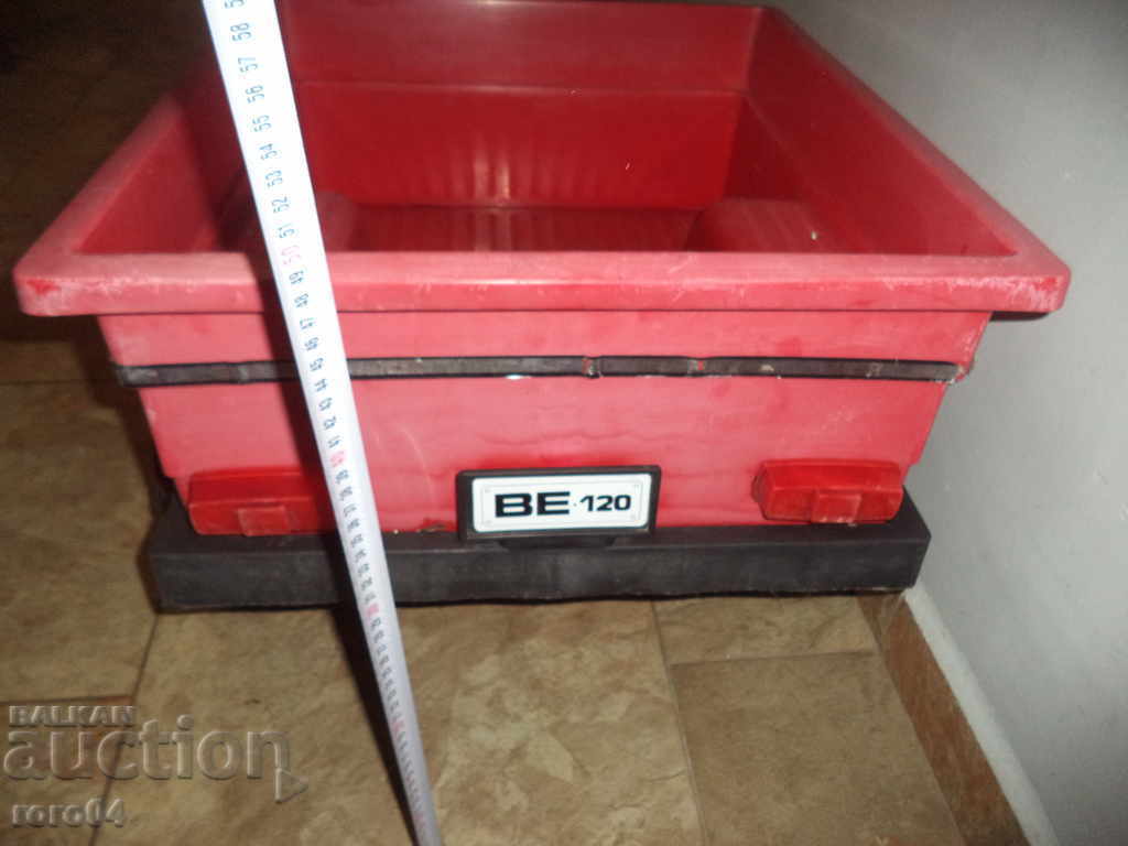 HUGE OLD PLASTIC CHILD TRAILER - EXCELLENT - 5