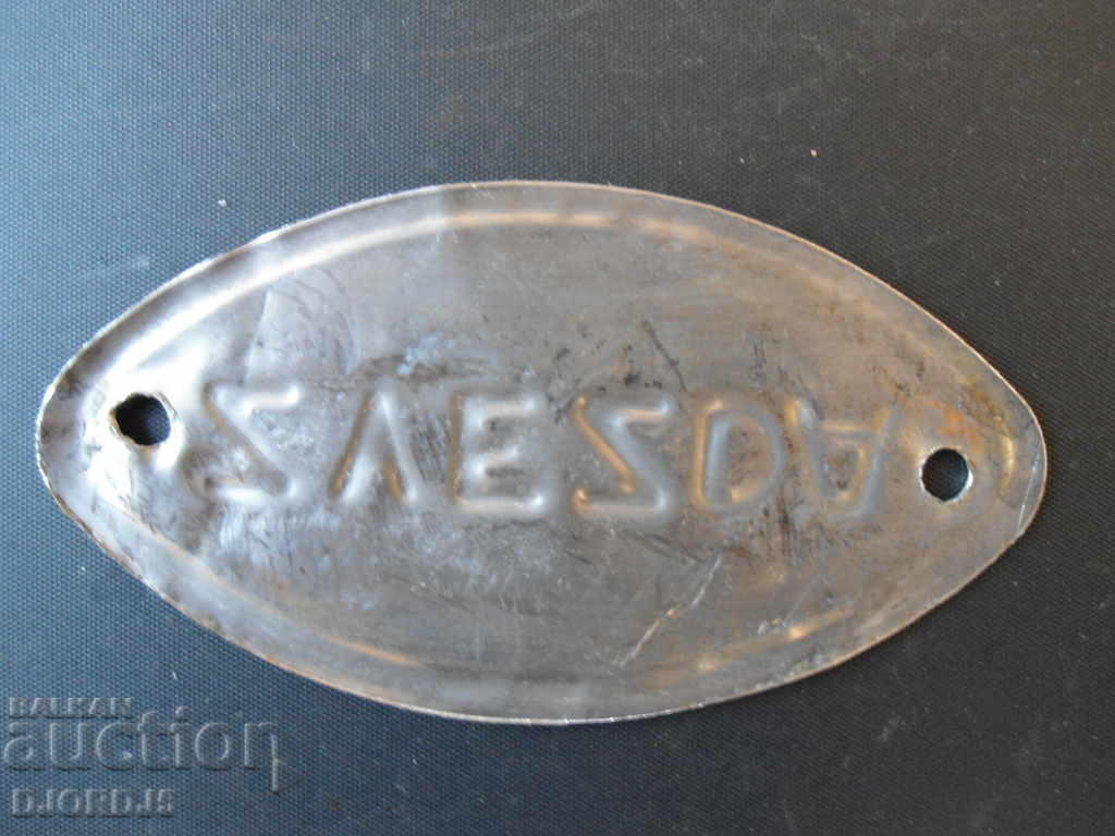 Аукцион Стара метална табелка от печка на твърдо гориво Аукцион Стара метална табелка от печка на твърдо гориво