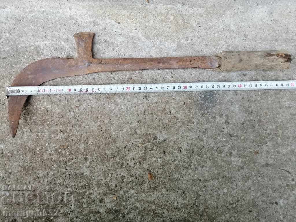 Delivery of Old hand forged hammer, wrought iron blade Delivery of Old hand forged hammer, wrought iron blade