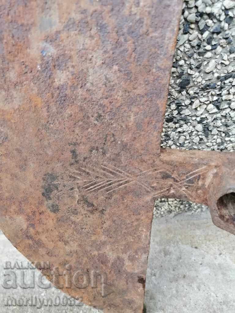 Παλιά σφυρήλατη τσάπα, λεπίδα, σφυρήλατο σίδερο, σφραγίδα εργαλείου με τιμή 49.00 BGN | € 25.05 Παλιά σφυρήλατη τσάπα, λεπίδα, σφυρήλατο σίδερο, σφραγίδα εργαλείου με τιμή 49.00 BGN | € 25.05